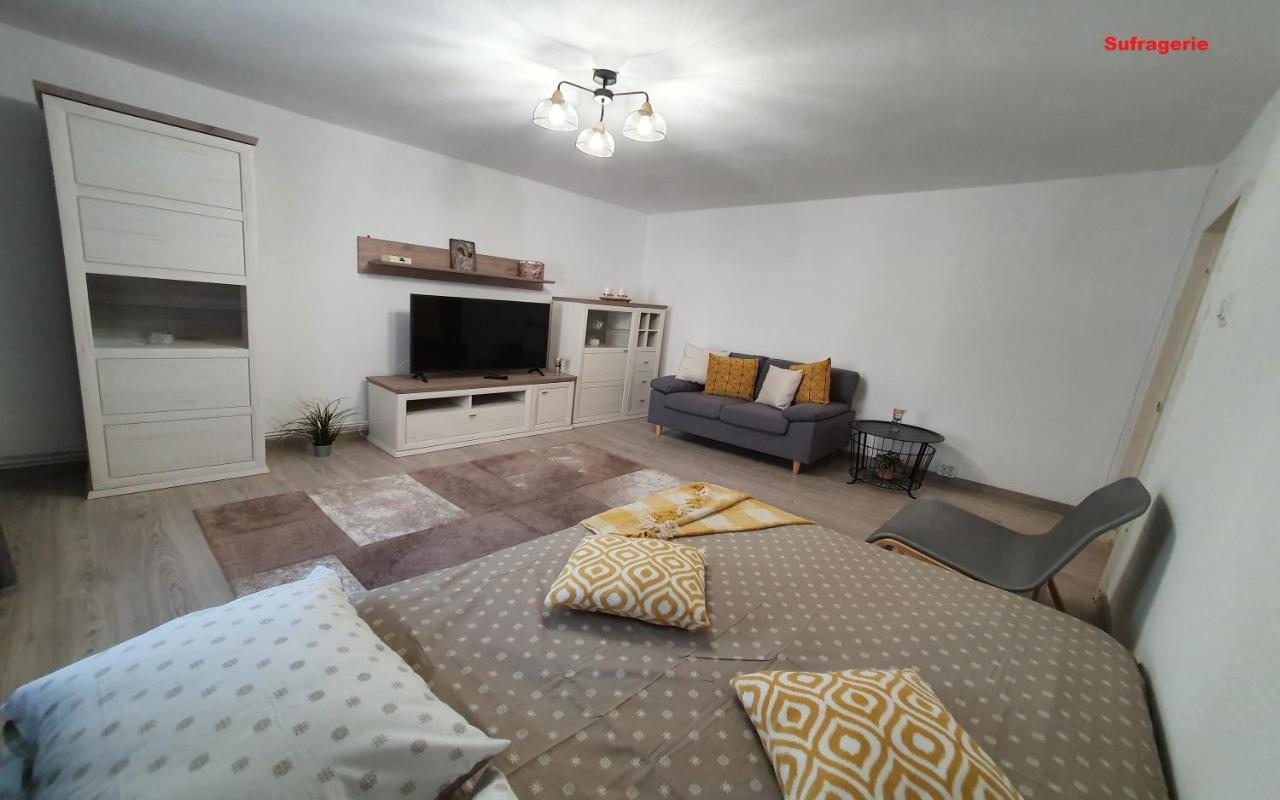 Mia Central Apart, 3 Rooms, 2 Baths, Afi Mall Μπρασόβ Εξωτερικό φωτογραφία